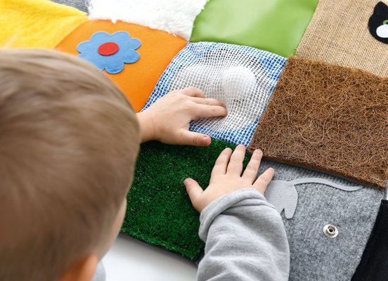 Motricité - Eveil Sensoriels et Tactiles - Tapis sensoriel - 58 x 44 cm