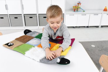 Motricité - Eveil Sensoriels et Tactiles - Tapis sensoriel - 58 x 44 cm