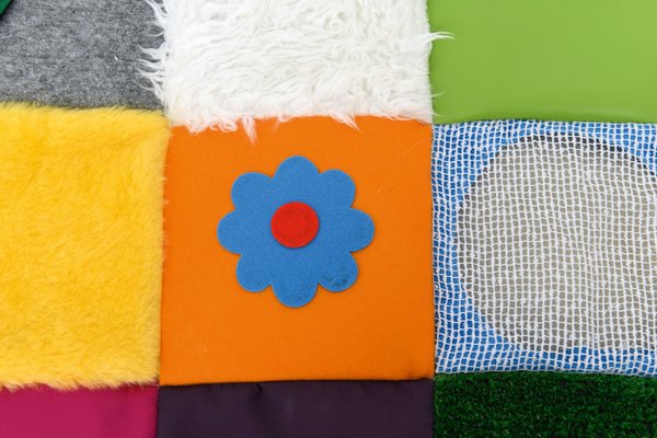 Motricité - Eveil Sensoriels et Tactiles - Tapis sensoriel - 58 x 44 cm