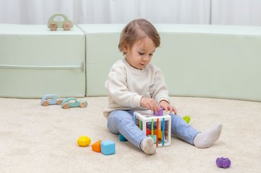 Jouets - Jouets à Empiler ou à Encastrer - Cube trieur de formes
