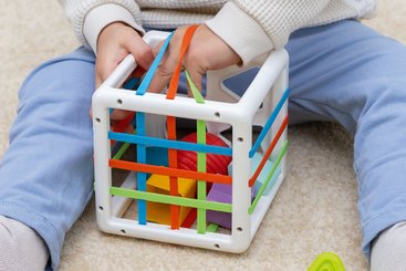 Jouets - Jouets à Empiler ou à Encastrer - Cube trieur de formes