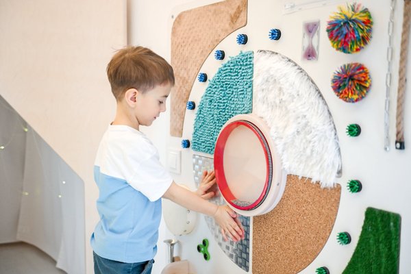 Motricité - Structure et panneaux D'activités - Panneau mural sensoriel et sonore