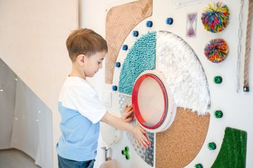 Motricité - Structure et panneaux D'activités - Panneau mural sensoriel et sonore
