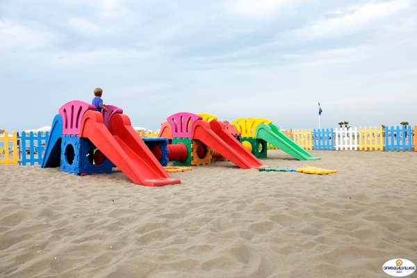 Mobilier - Aire de jeux et structure extérieure - Aire de jeux extérieure 3 toboggans