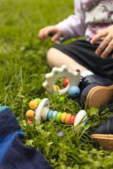 Jouets - Hochets et Jouets Sensoriels - Hochet hérisson en bois avec perles