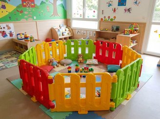 Médical et Prévention - Barrières de Sécurité Enfant - Parc 6 barrières modulable auto porté coloré