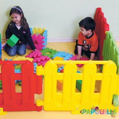 Médical et Prévention - Barrières de Sécurité Enfant - Parc 6 barrières modulable auto porté coloré