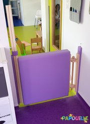 Mobilier - Barrière de séparation & Cloison crèche - Portillon de séparation en bois collectivité - sur mesure