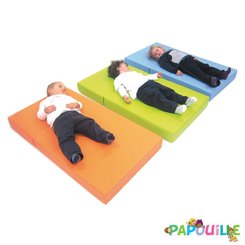 Motricité - Tapis de motricité bébé et enfant - Matelas pliable, empilable mousse 110 x 60