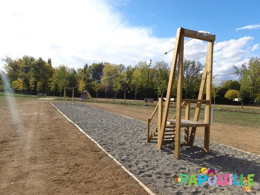 Mobilier - Aire de jeux et structure extérieure - La tyrolienne