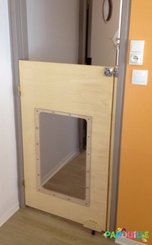 Mobilier - Barrière de séparation & Cloison crèche - Portillon en bois fenêtre avec roulette sur mesure