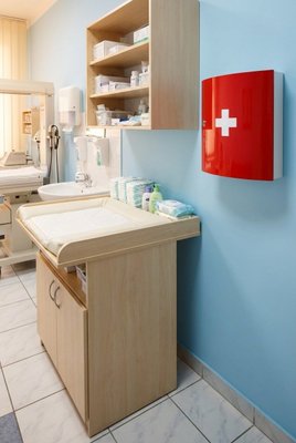 Médical et Prévention - Armoires à Pharmacie - Armoire à pharmacie crèche et collectivités 8 personnes - complète