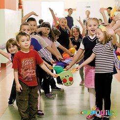 Motricité - Jeux de Motricité Libre - DE // Serpent chenille 16 enfants en balade