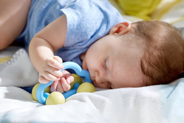 Jouets - Hochets et Jouets Sensoriels - Hochet voiture - matière végétal