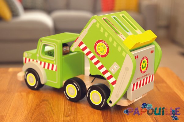 Jouets - Garages, Voitures et Circuits pour Enfant - Camion de recyclage en bois avec figurines