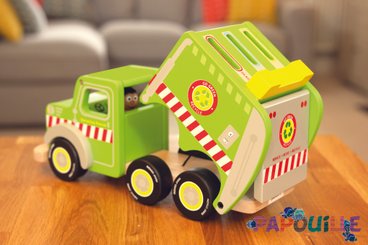 Jouets - Garages, Voitures et Circuits pour Enfant - Camion de recyclage en bois avec figurines