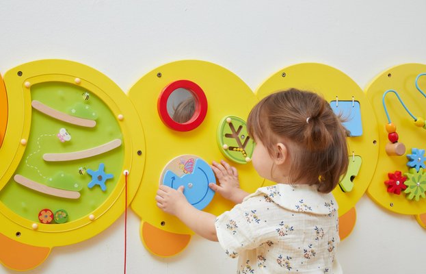 Motricité - Structure et panneaux D'activités - Chenille murale d'activités - 18 mois +