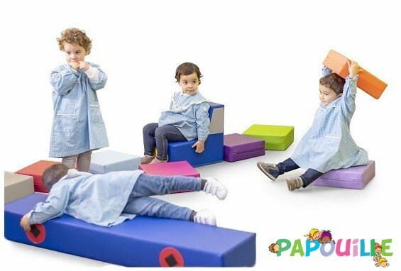 Mobilier - Meuble en mousse et Pouf - Camion de coussins bleu