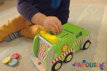 Jouets - Garages, Voitures et Circuits pour Enfant - Camion de recyclage en bois avec figurines