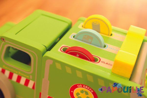 Jouets - Garages, Voitures et Circuits pour Enfant - Camion de recyclage en bois avec figurines