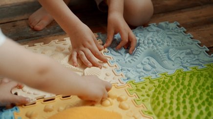 Motricité - Eveil Sensoriels et Tactiles - Tapis puzzle sensoriel / sensation / tactile pastel