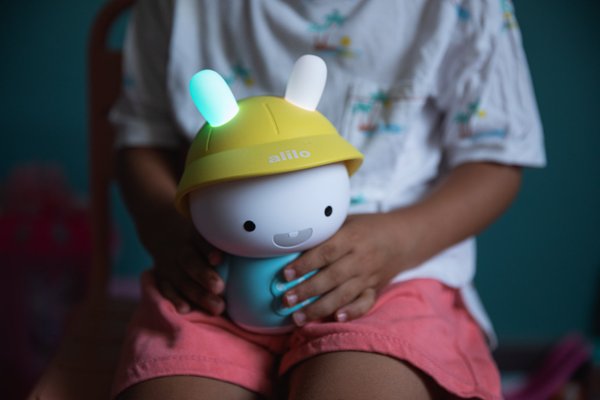 Couchage - Mobile de Lit Bébé et Veilleuse - Veilleuse musicale - Alilo 