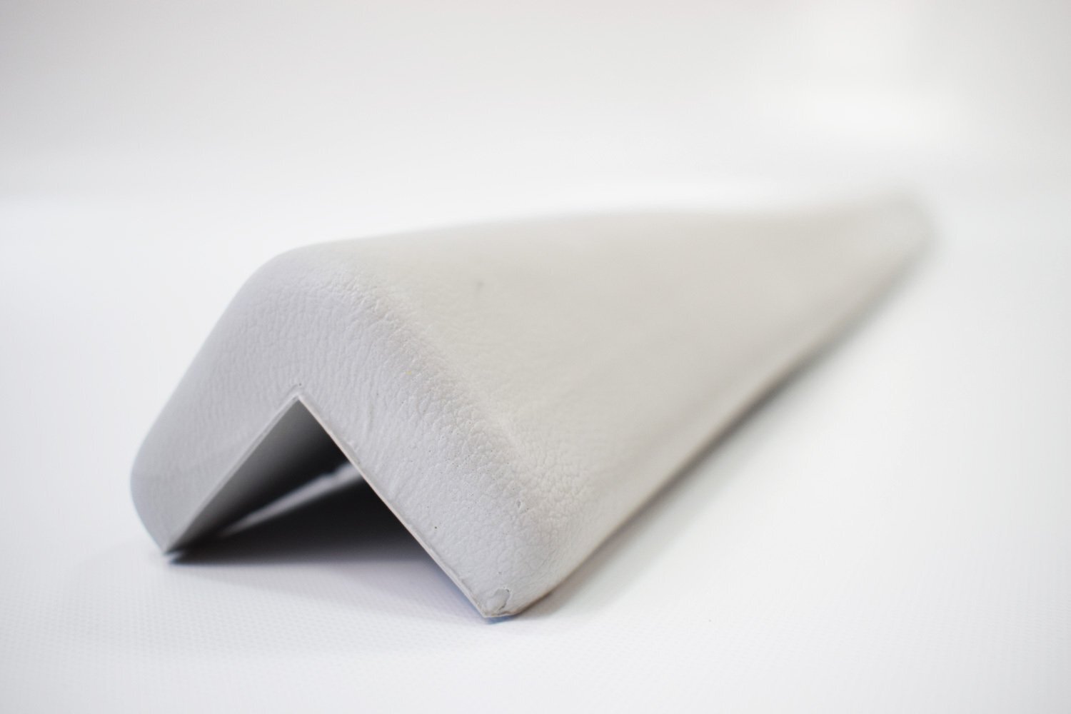 Protection d'angle de mur en mousse gris
