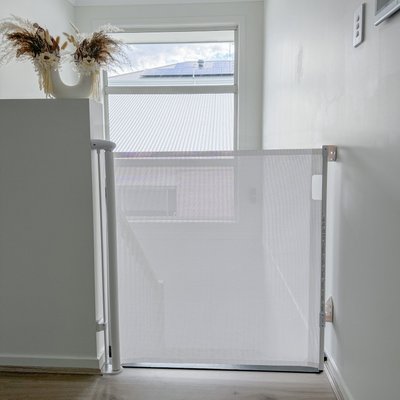 Médical et Prévention - Barrières de Sécurité Enfant - Barrière rétractable jusqu'à 140 cm - Blanche