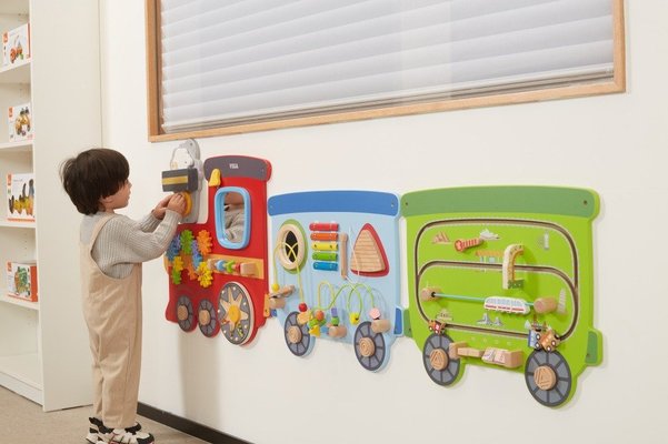 Motricité - Structure et panneaux D'activités - Train Mural d'activités - 18 Mois +