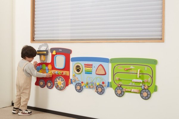 Motricité - Structure et panneaux D'activités - Train Mural d'activités - 18 Mois +