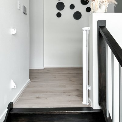 Médical et Prévention - Barrières de Sécurité Enfant - Barrière rétractable jusqu'à 140 cm - Blanche 