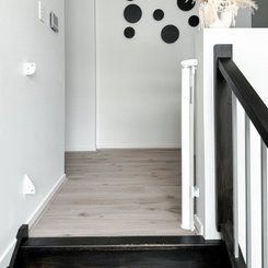 Médical et Prévention - Barrières de Sécurité Enfant - Barrière rétractable jusqu'à 140 cm - Blanche 