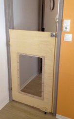 Mobilier - Barrière de séparation & Cloison crèche - Portillon en bois fenêtre avec roulette sur mesure