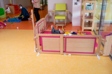 Mobilier - Barrière de séparation & Cloison crèche - Barrières doubles coulissantes  L.117 à l.169