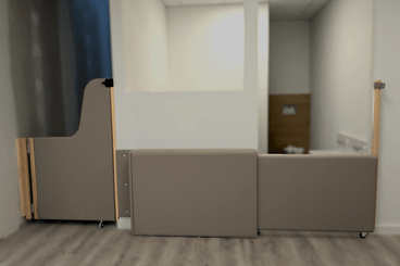 Mobilier - Barrière de séparation & Cloison crèche - Portillon coulissant sur mesure - 2150 mm x H 1250/750 mm