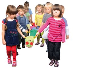 Motricité - Jeux de Motricité Libre - DE // Serpent chenille 16 enfants en balade