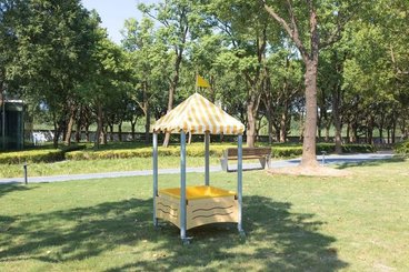 Mobilier - Aire de jeux et structure extérieure - Table mobile avec toit en pavillon