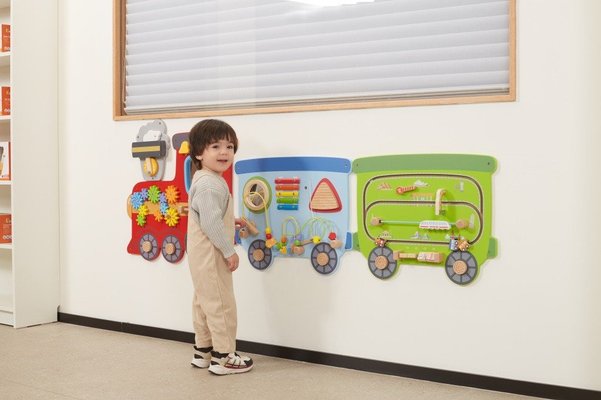 Motricité - Structure et panneaux D'activités - Train Mural d'activités - 18 Mois +