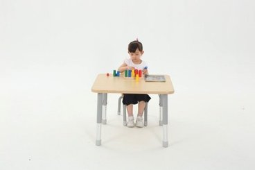 Mobilier - Table crèche et scolaire - Table carrée Oscar 75 x 75 cm réglable en hauteur